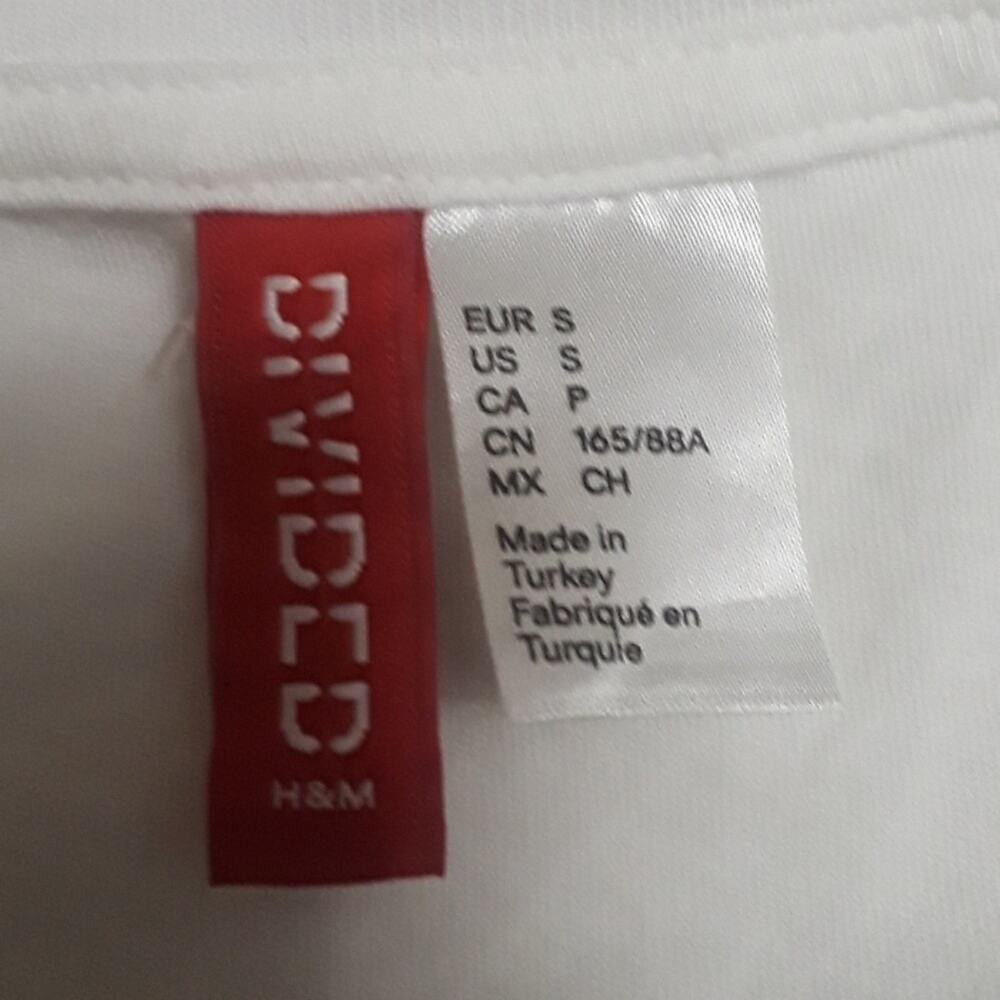 Womens Sz S Everything is Fabulous Cropped White Graphic T-shirt Divided Top - Picture 4 of 5